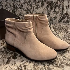 Vionic Size 8.5 Hope Kanela Bootie in Nude Suede